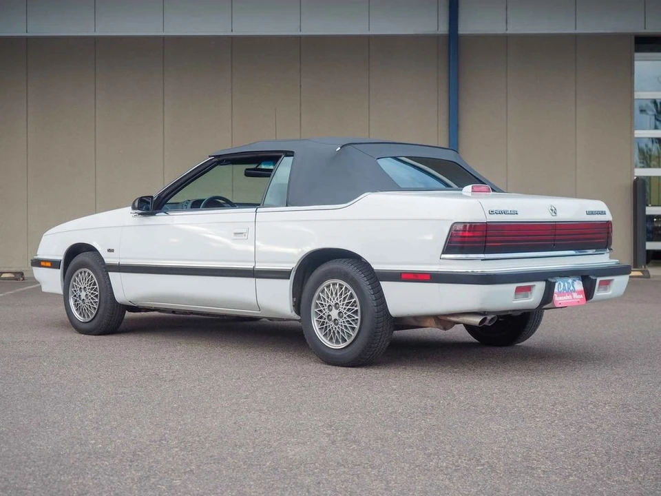 1990 Chrysler LeBaron - Image 4 of 12