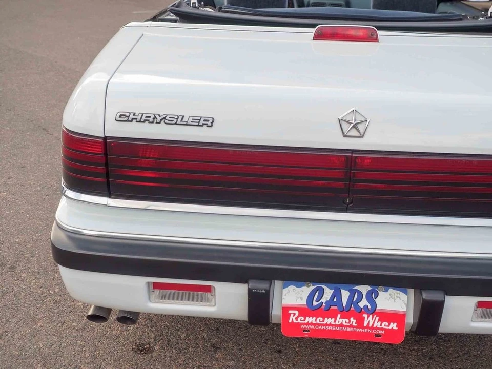 1990 Chrysler LeBaron - Image 28 of 31