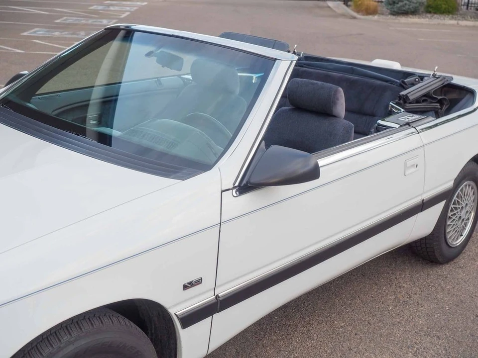 1990 Chrysler LeBaron - Image 18 of 31