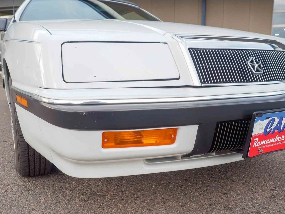 1990 Chrysler LeBaron - Image 25 of 31