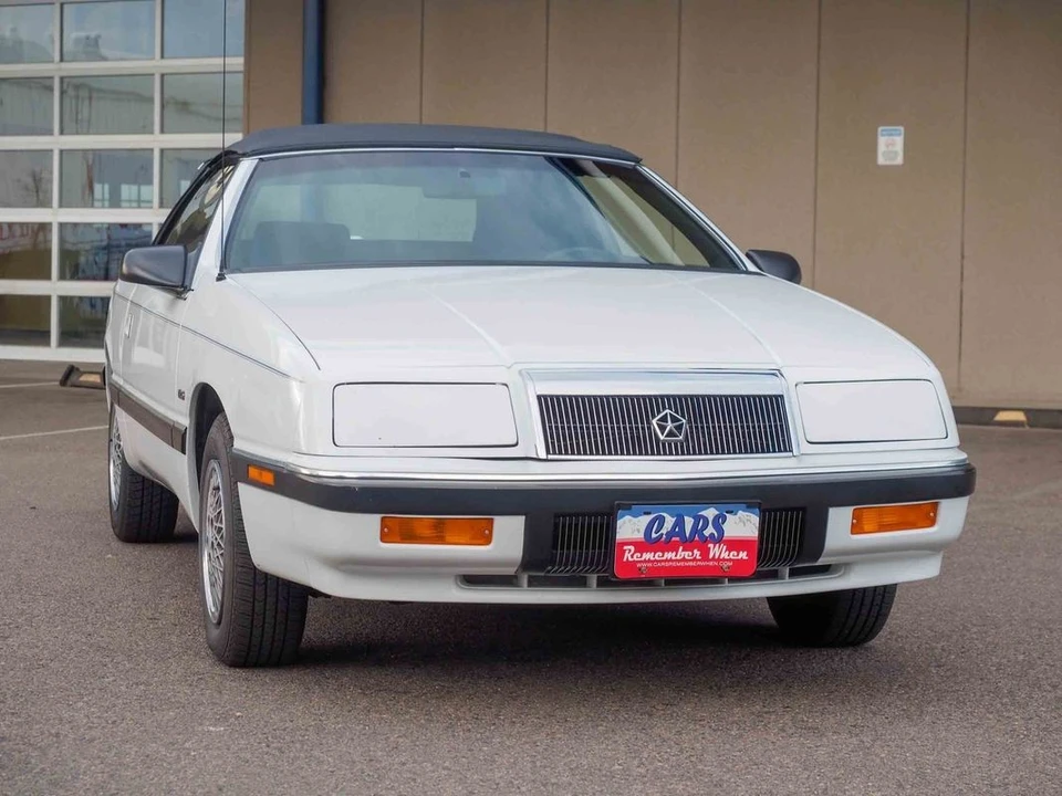 1990 Chrysler LeBaron - Image 10 of 31
