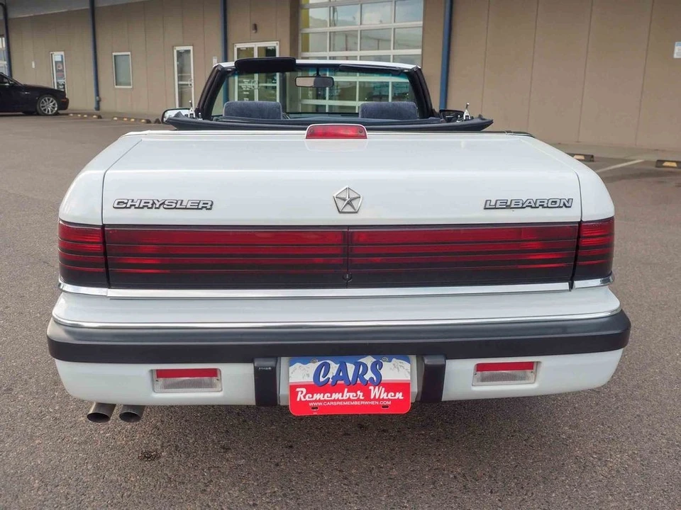 1990 Chrysler LeBaron - Image 24 of 31