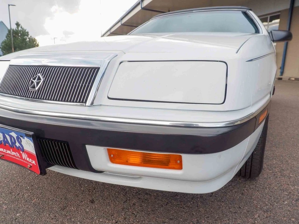 1990 Chrysler LeBaron - Image 27 of 31
