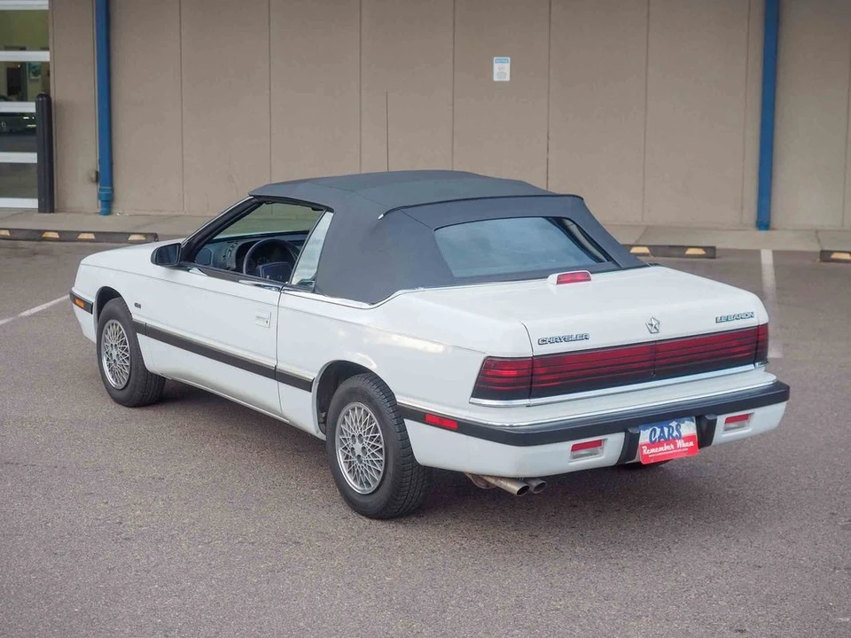 1990 Chrysler LeBaron - Image 9 of 31