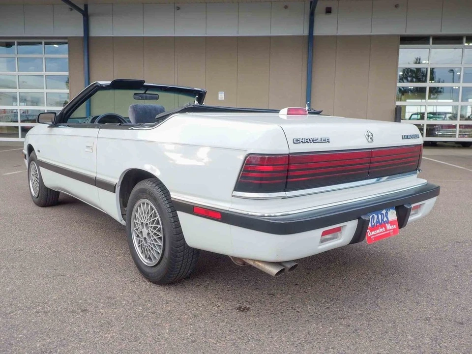 1990 Chrysler LeBaron - Image 20 of 31