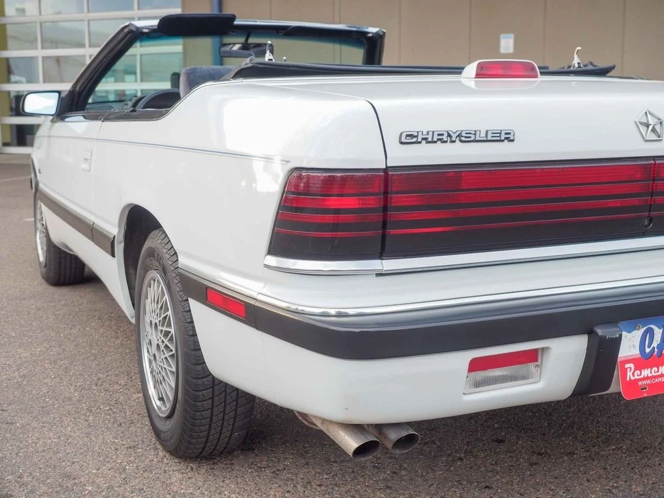 1990 Chrysler LeBaron - Image 22 of 31