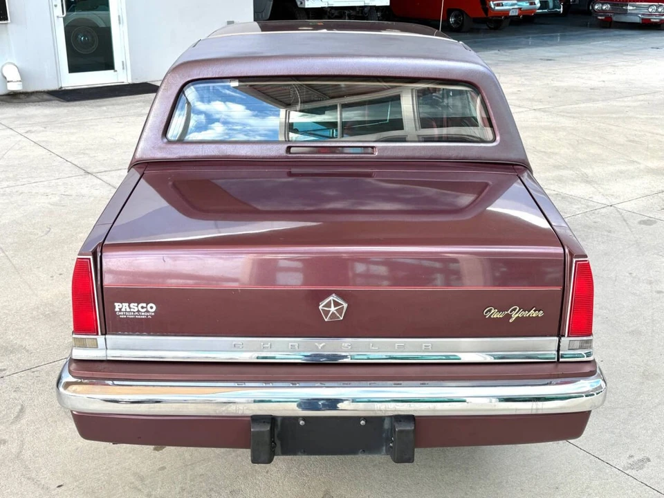 1990 Chrysler New Yorker - Image 8 of 12