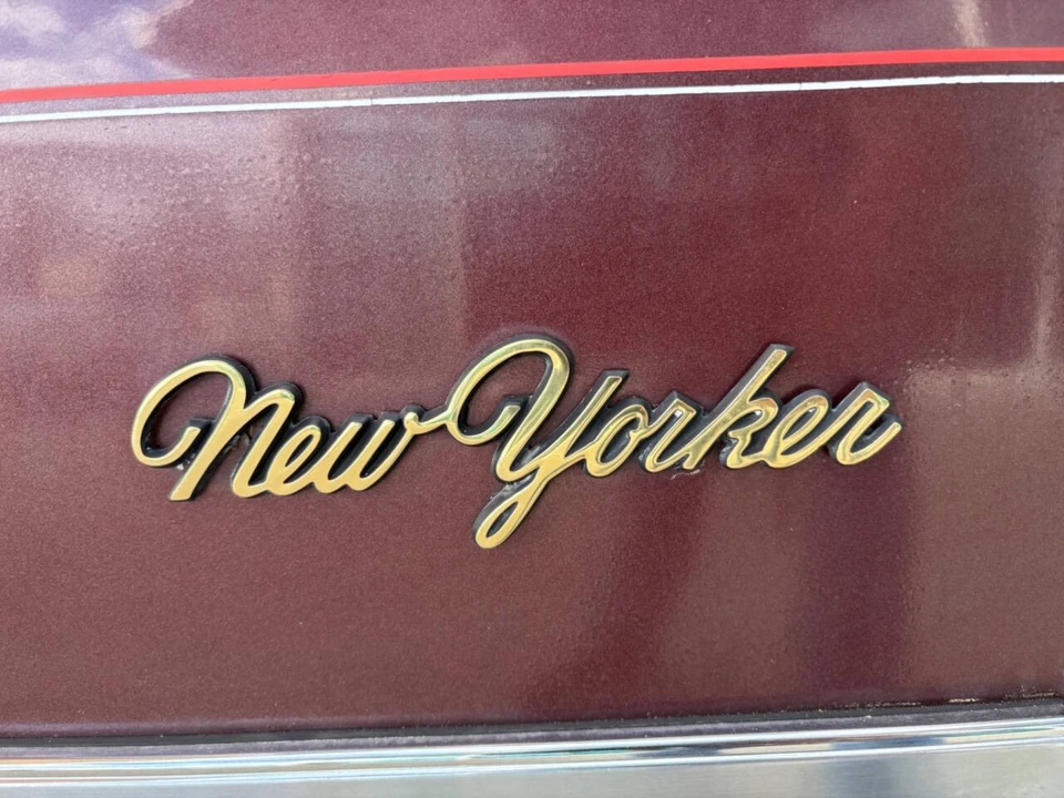 1990 Chrysler New Yorker - Image 23 of 31