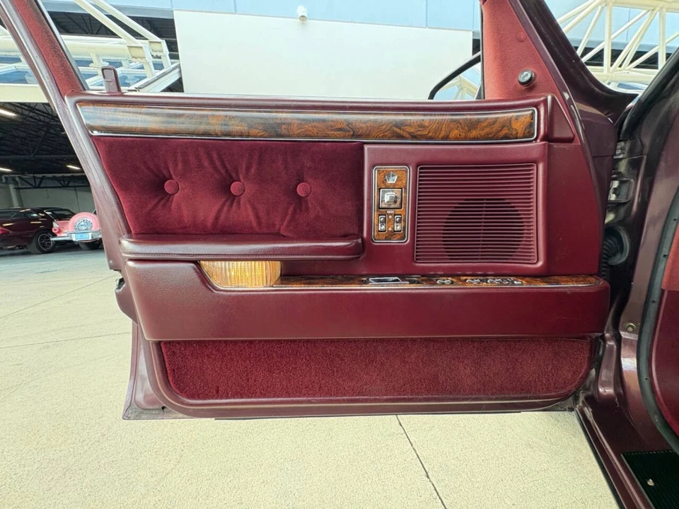 1990 Chrysler New Yorker - Image 25 of 31