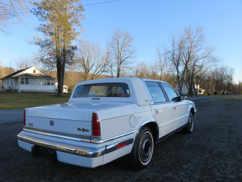 1990 Chrysler New Yorker - Image 8 of 31