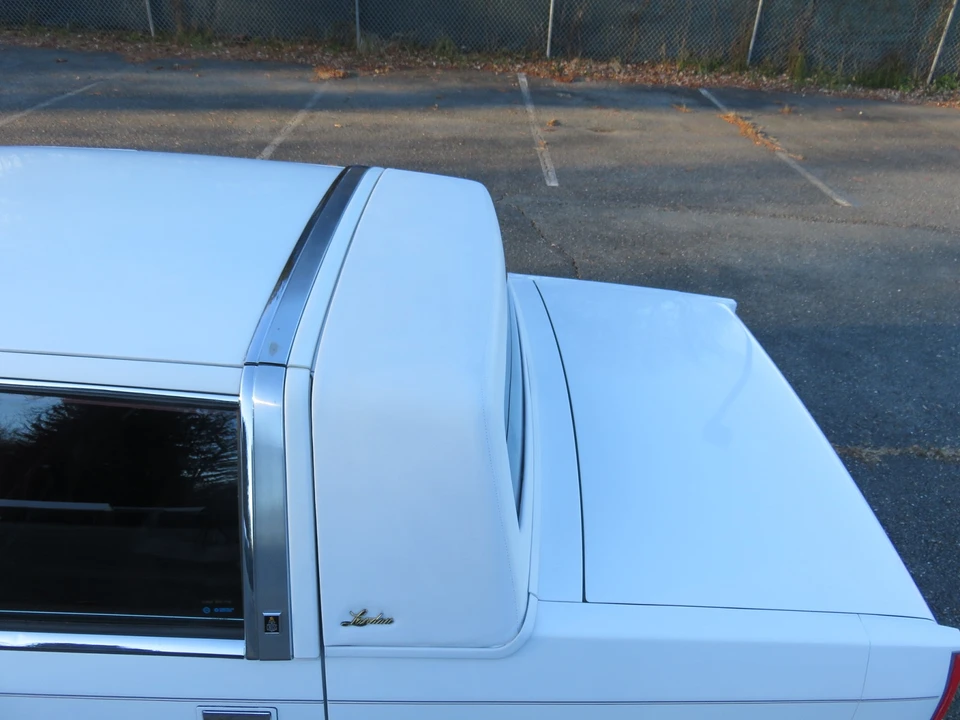 1990 Chrysler New Yorker - Image 19 of 31