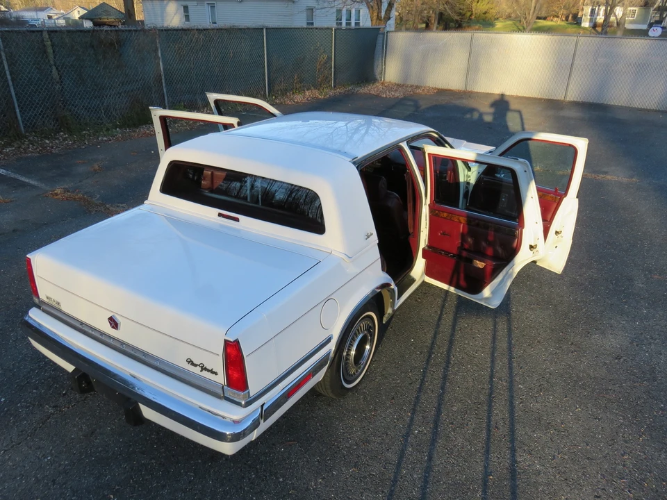 1990 Chrysler New Yorker - Image 7 of 31