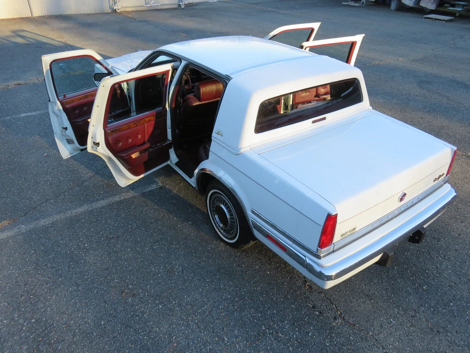1990 Chrysler New Yorker - Image 3 of 31