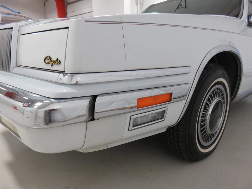 1990 Chrysler New Yorker - Image 14 of 31