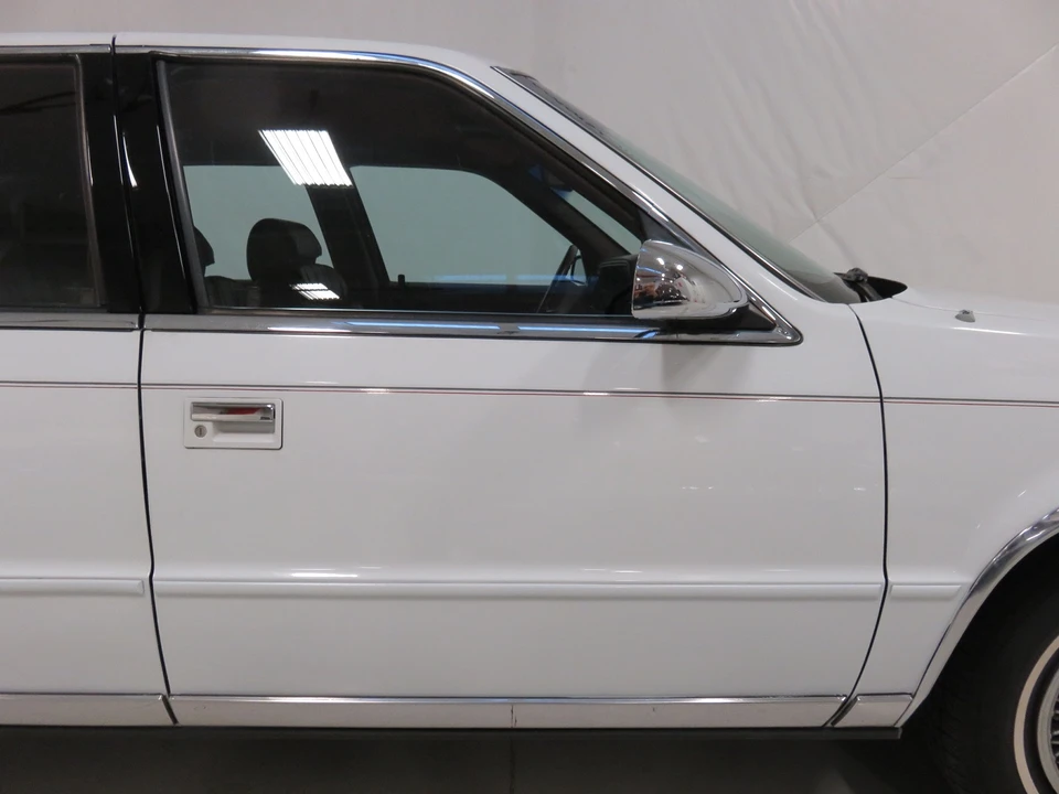 1990 Chrysler New Yorker - Image 30 of 31
