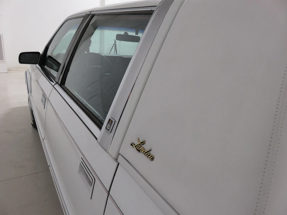 1990 Chrysler New Yorker - Image 20 of 31