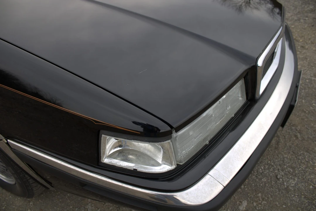 1990 Chrysler TC by Maserati - Image 14 of 31