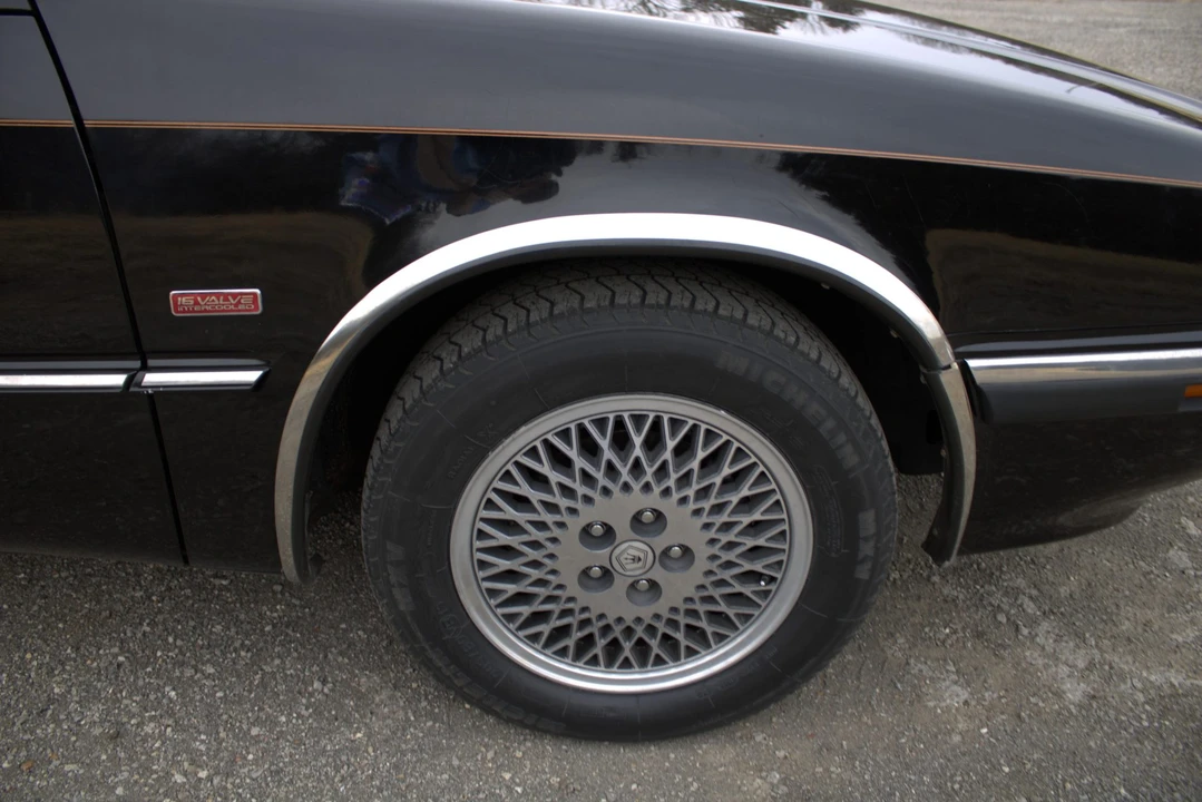 1990 Chrysler TC by Maserati - Image 15 of 31