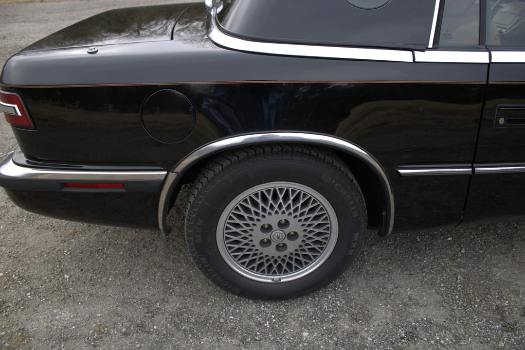 1990 Chrysler TC by Maserati - Image 20 of 31