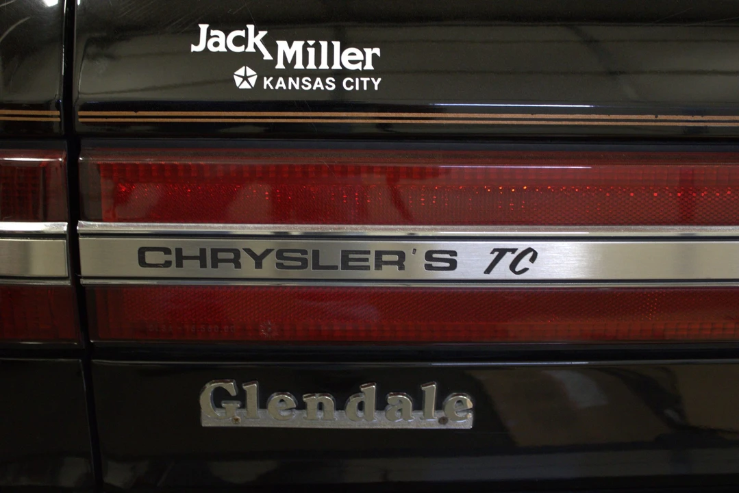 1990 Chrysler TC by Maserati - Image 29 of 31