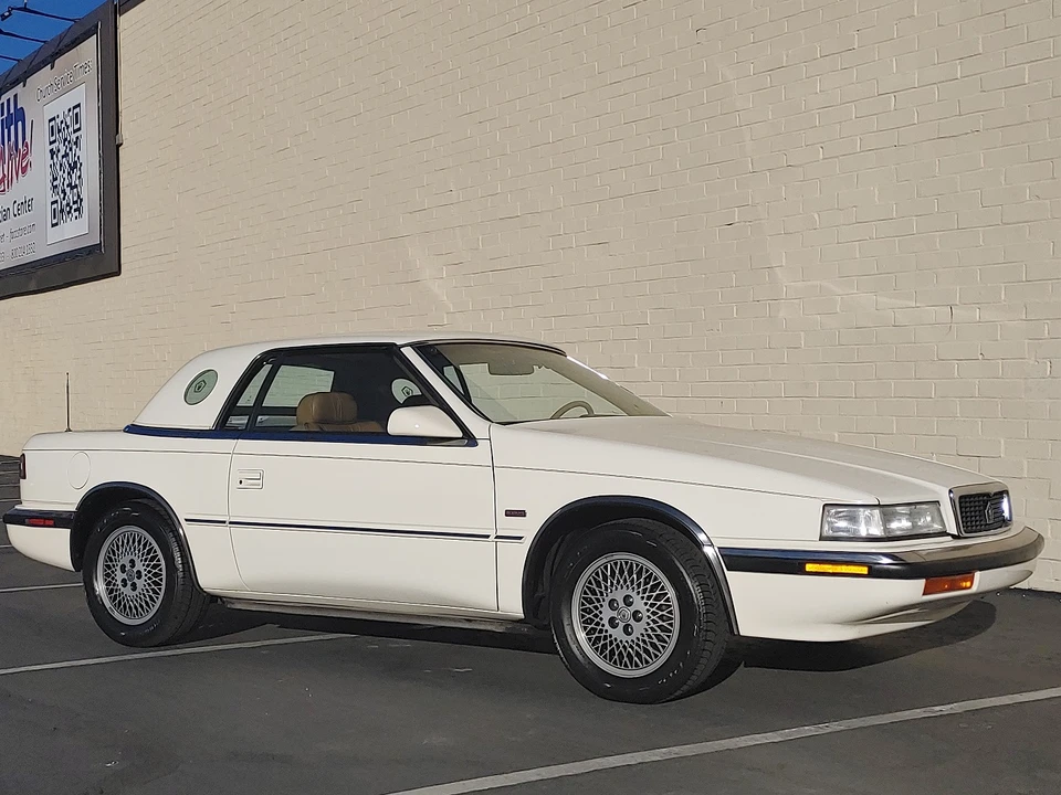 1990 Chrysler TC by Maserati - Image 16 of 31