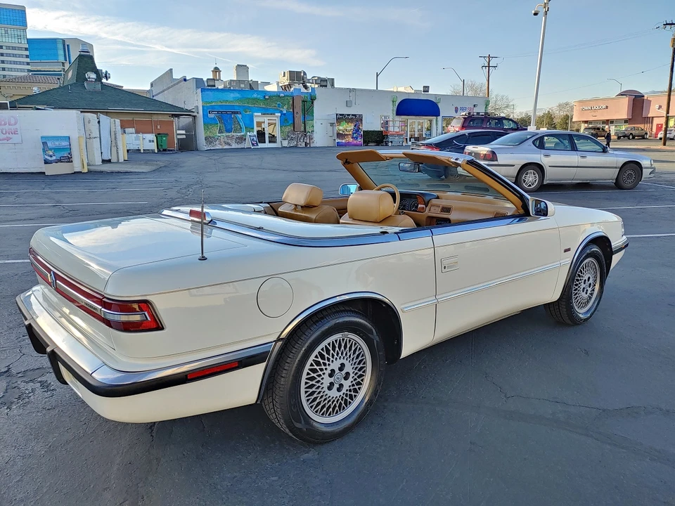 1990 Chrysler TC by Maserati - Image 24 of 31