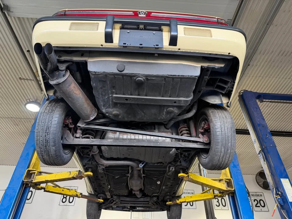 1990 Chrysler TC by Maserati - Image 16 of 18