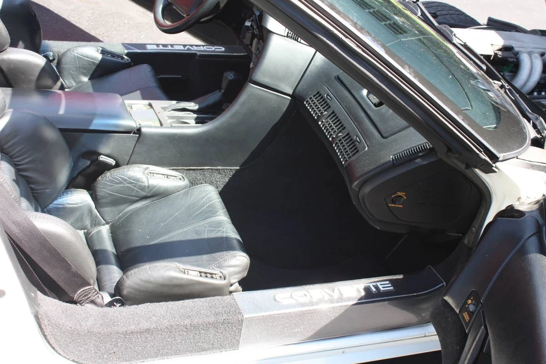 1990 Chevrolet Corvette C4 - Image 9 of 16
