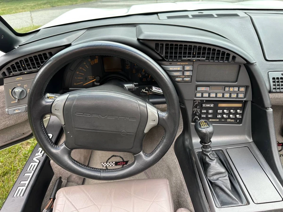 1990 Chevrolet Corvette C4 - Image 12 of 15