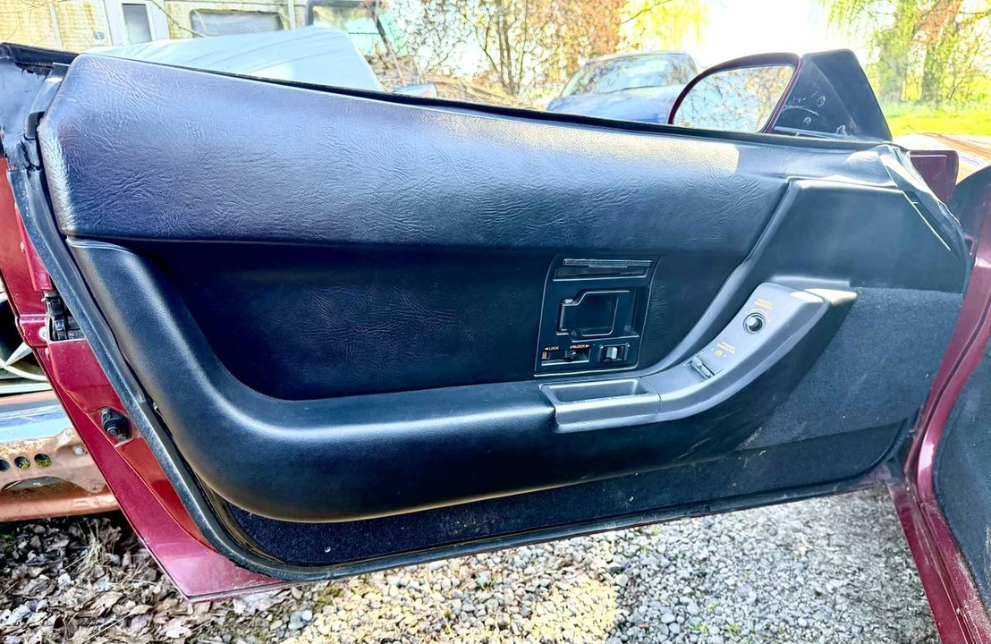 1990 Chevrolet Corvette C4 - Image 13 of 18