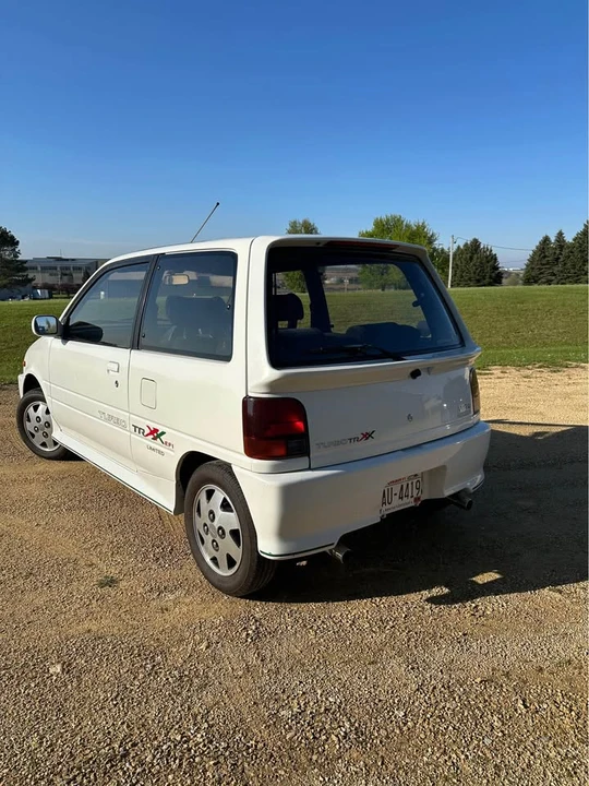 1990 Daihatsu - Image 4 of 16