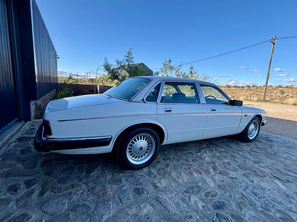 1990 Daimler - Image 17 of 30