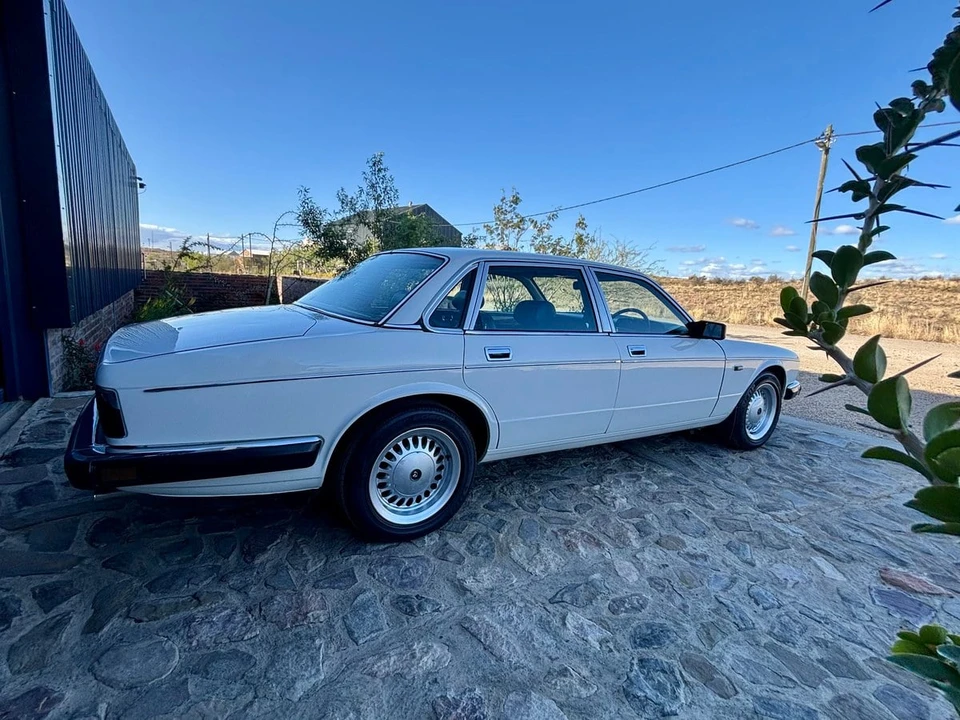 1990 Daimler - Image 19 of 30