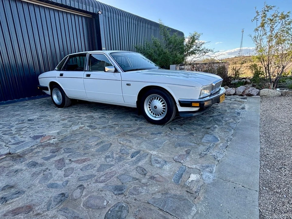 1990 Daimler - Image 2 of 30
