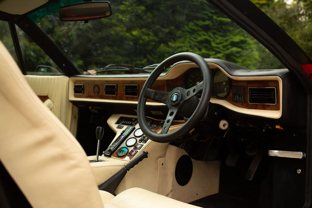 1990 DeTomaso Pantera - Image 2 of 31
