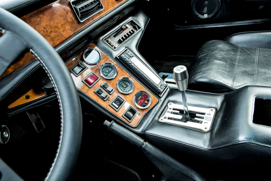 1990 DeTomaso Pantera - Image 18 of 24