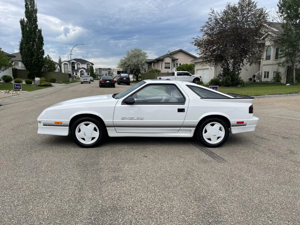 1990 Dodge Daytona - Image 12 of 31