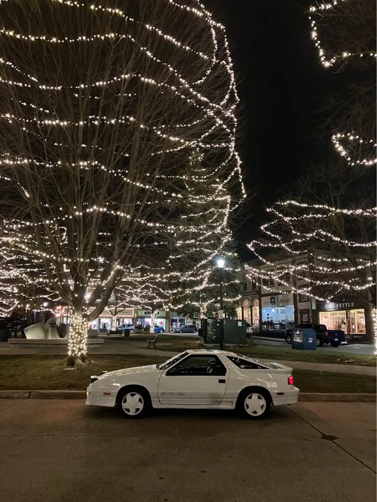 1990 Dodge Daytona - Image 2 of 10