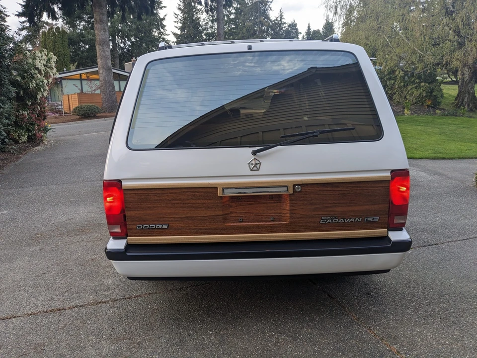 1990 Dodge Caravan - Image 17 of 31