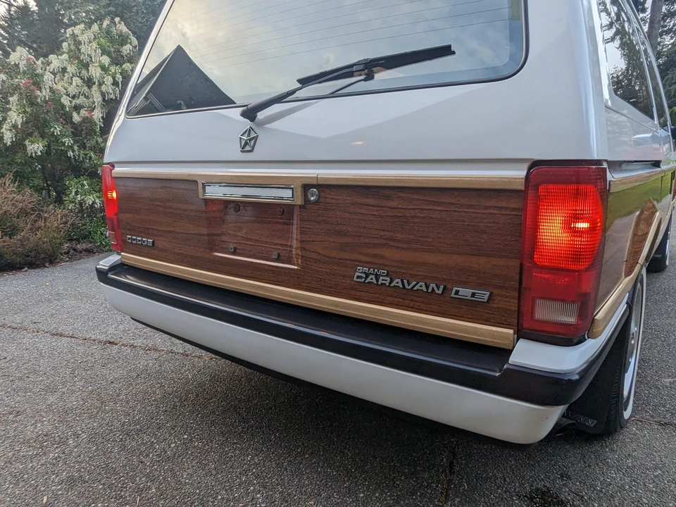 1990 Dodge Caravan - Image 24 of 31