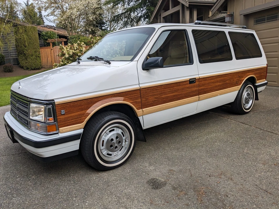 1990 Dodge Caravan - Image 13 of 31