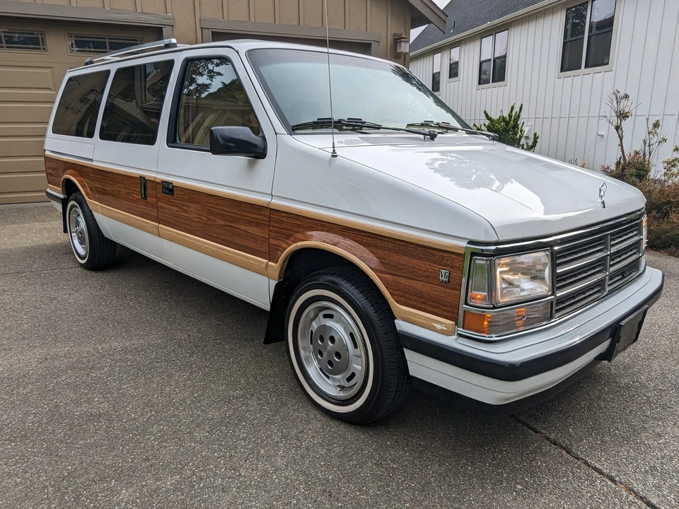 1990 Dodge Caravan - Image 3 of 31