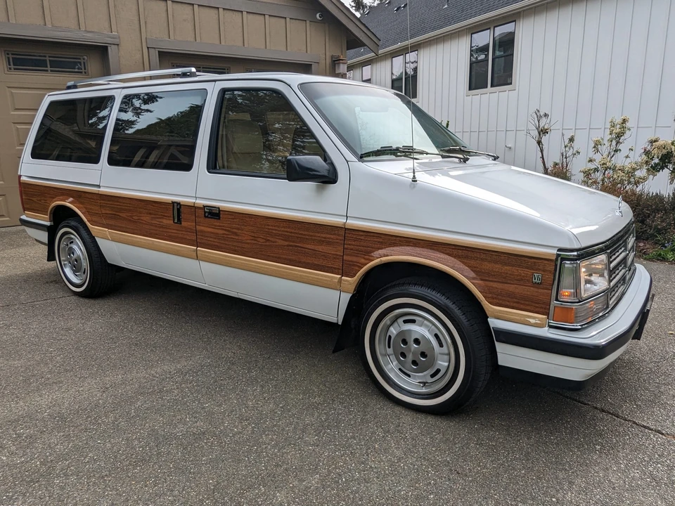 1990 Dodge Caravan - Image 2 of 31