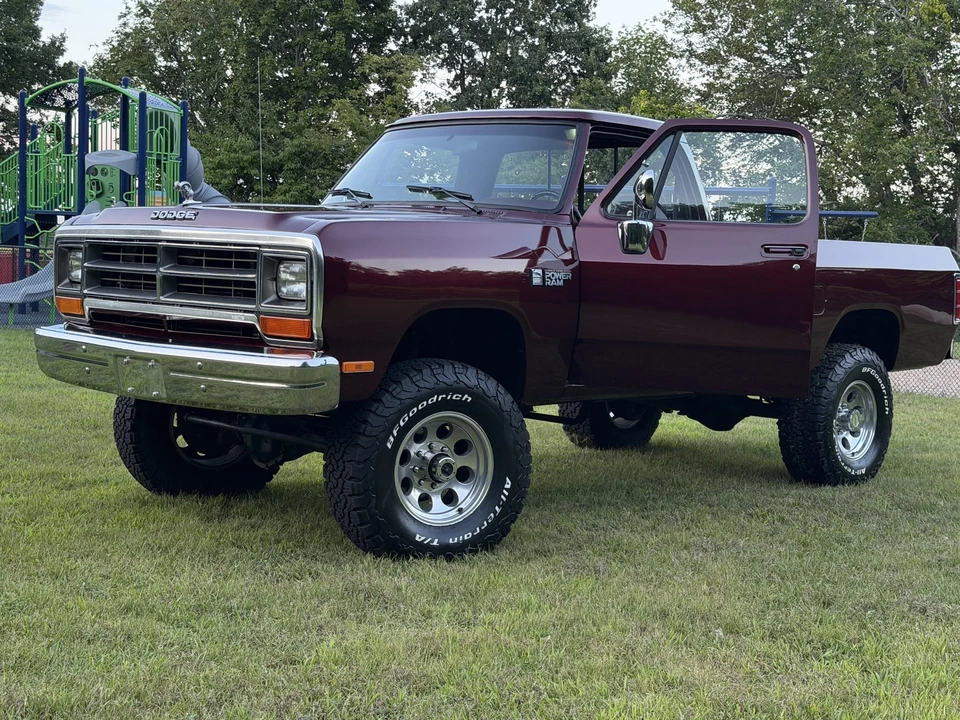 1990 Dodge Ram 1st Gen - Image 25 of 31