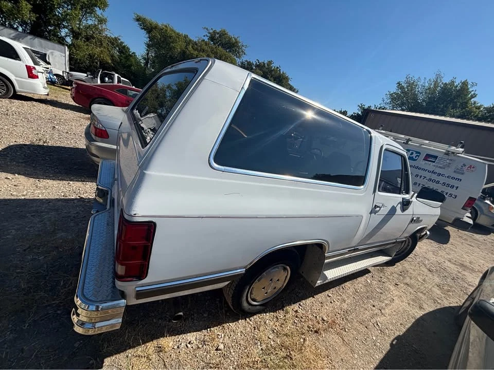 1990 Dodge Ramcharger - Image 5 of 14