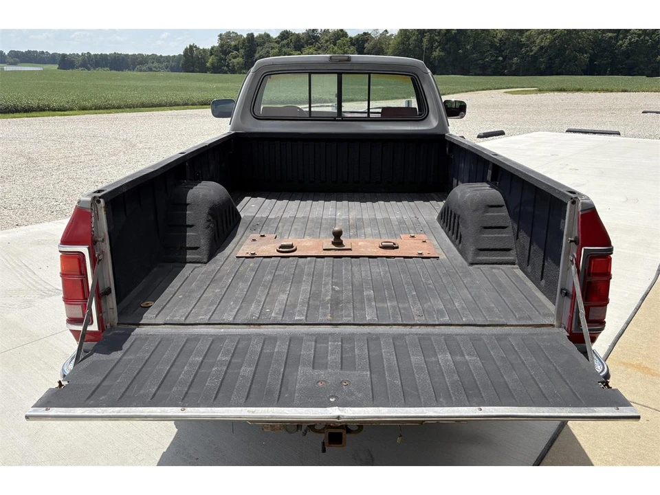 1990 Dodge Ram Van - Image 8 of 24