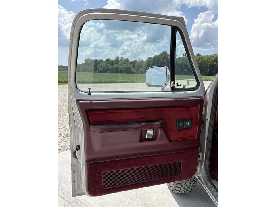 1990 Dodge Ram Van - Image 12 of 24