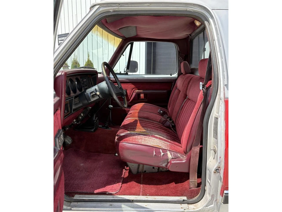 1990 Dodge Ram Van - Image 14 of 24