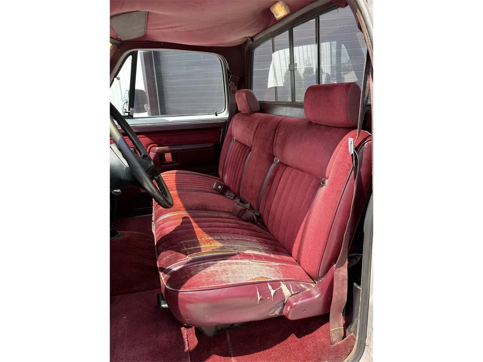 1990 Dodge Ram Van - Image 16 of 24