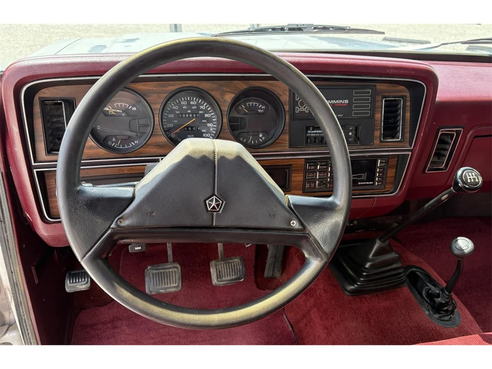 1990 Dodge Ram Van - Image 17 of 24